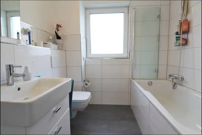 Wannenbadezimmer